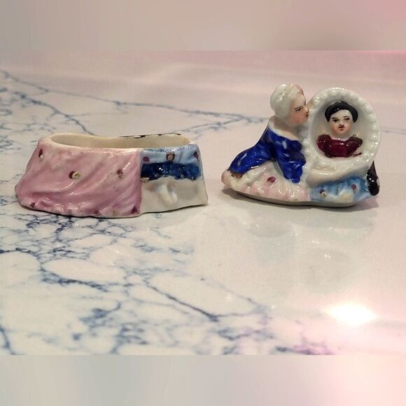 Antique Victorian Mother and Child German porcelain fairing trinket box. - Picture 6 of 10